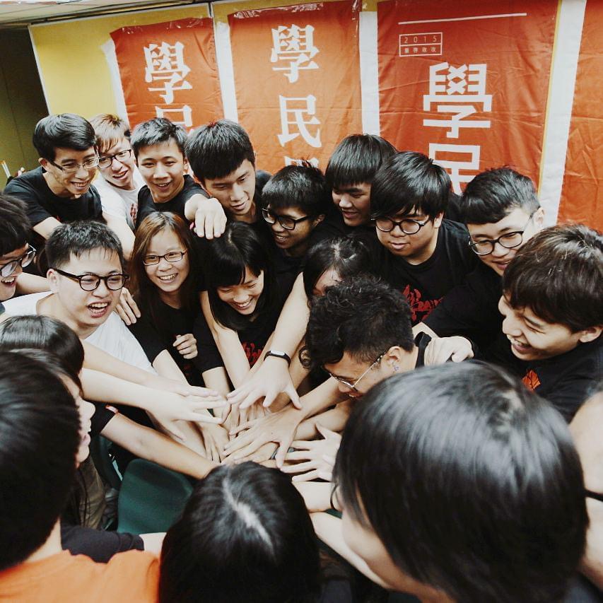 8 yrs ago, Scholarism disbanded. We parted ways aspiring to different political agendas on how to pursue democracy. Tdy many of us are jailed & fled home. Just ytd, #HongKong swiftly passed the #Article23 law. The city has become unrecognizable w/ no room for civil engagements.🧵