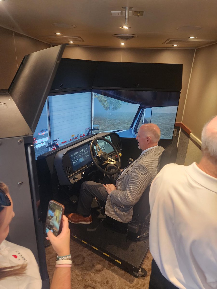 The Interstate One truck traveled to <a href="/UofSouthAlabama/">University of South Alabama</a> for their Career Fair. ART Captains Lloyd Howell, TCW, Ritch Fundell, <a href="/FedEx/">FedEx</a>, Terry Bennett, <a href="/ABFtoday/">ABF Freight</a>, &amp; James Ellis, <a href="/GrammerLgx/">Grammer Logistics</a>, shared w/ the students all the career opportunities the trucking industry offers!