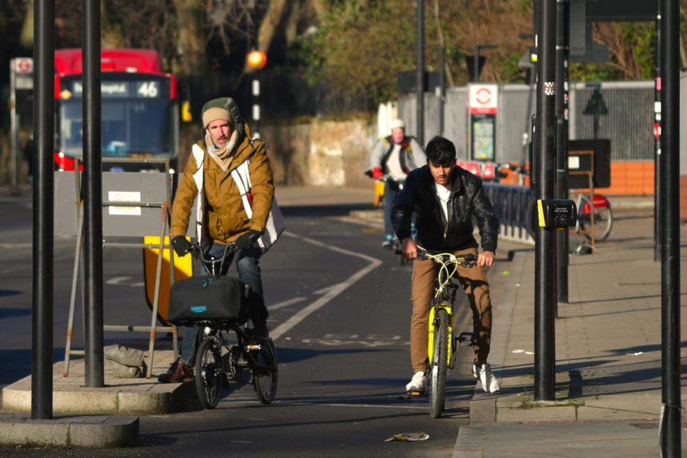 Petition demanding cyclists "display registration, pay road tax and have insurance" closes after six months... with just 353 signatures
road.cc/307377 #cycling
