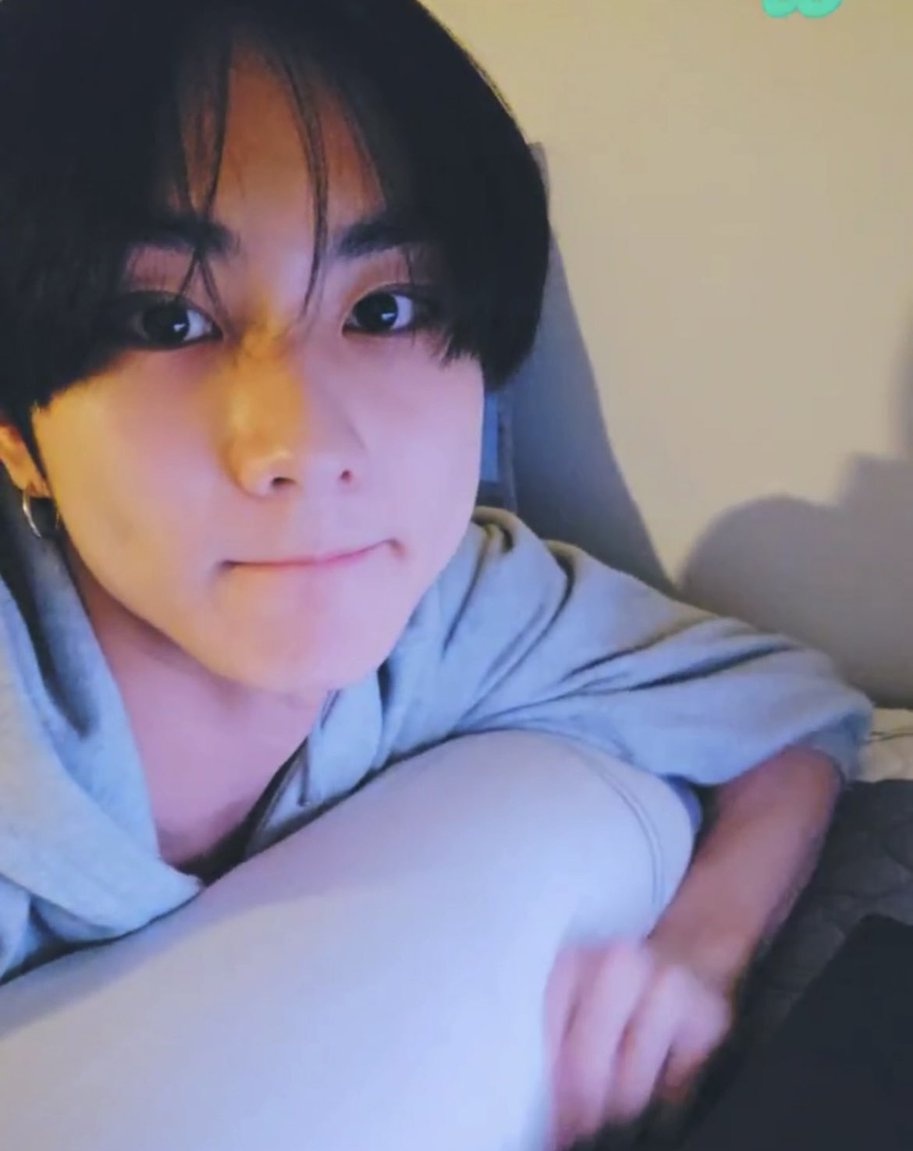 Jaywonhugs's tweet image. protect at all cost