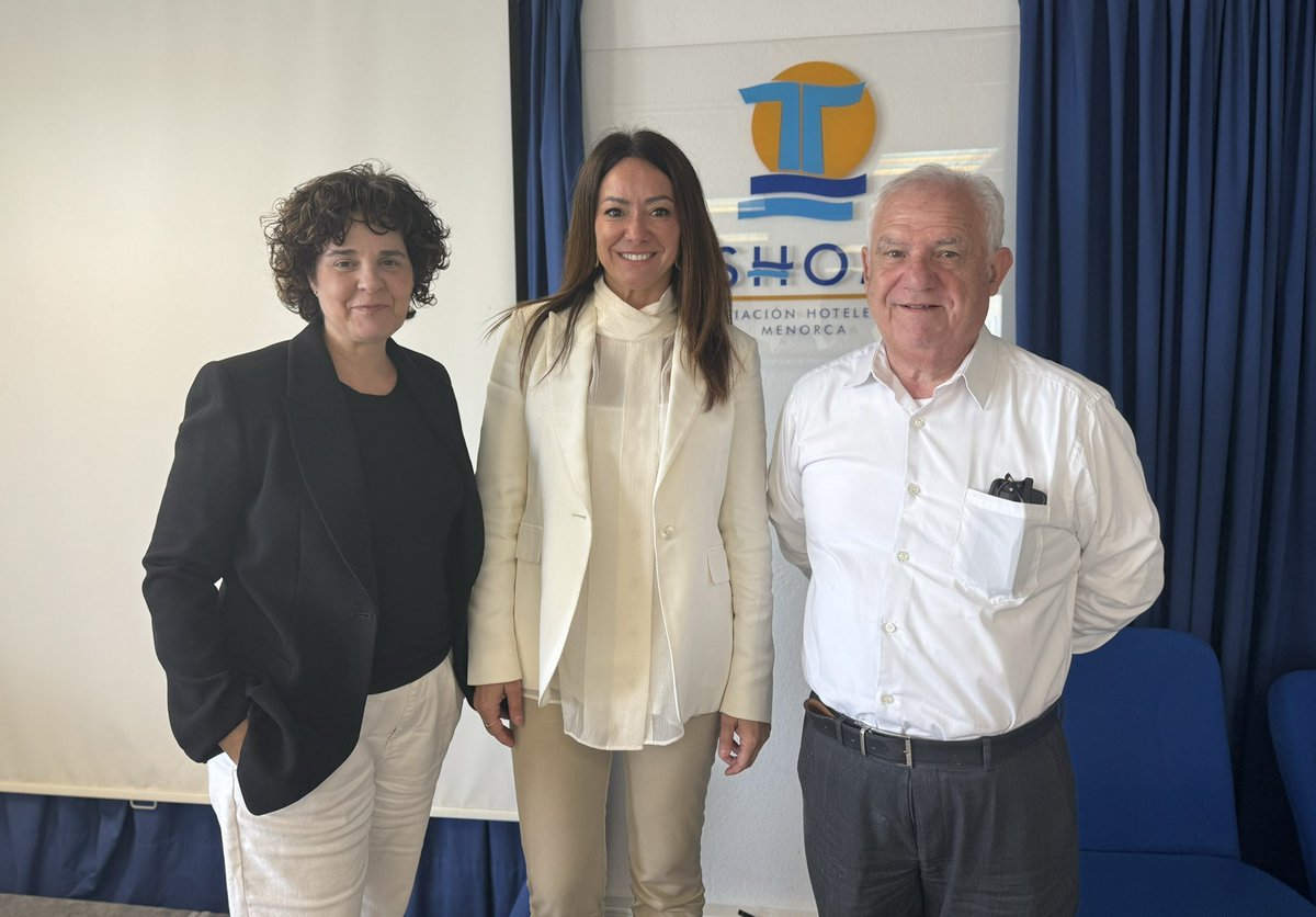 La consellera @martavidalib ha visitat avui l’Associació Hotelera de Menorca per escoltar de les necessitats del sector i explicar les polítiques que està duent a terme la conselleria
