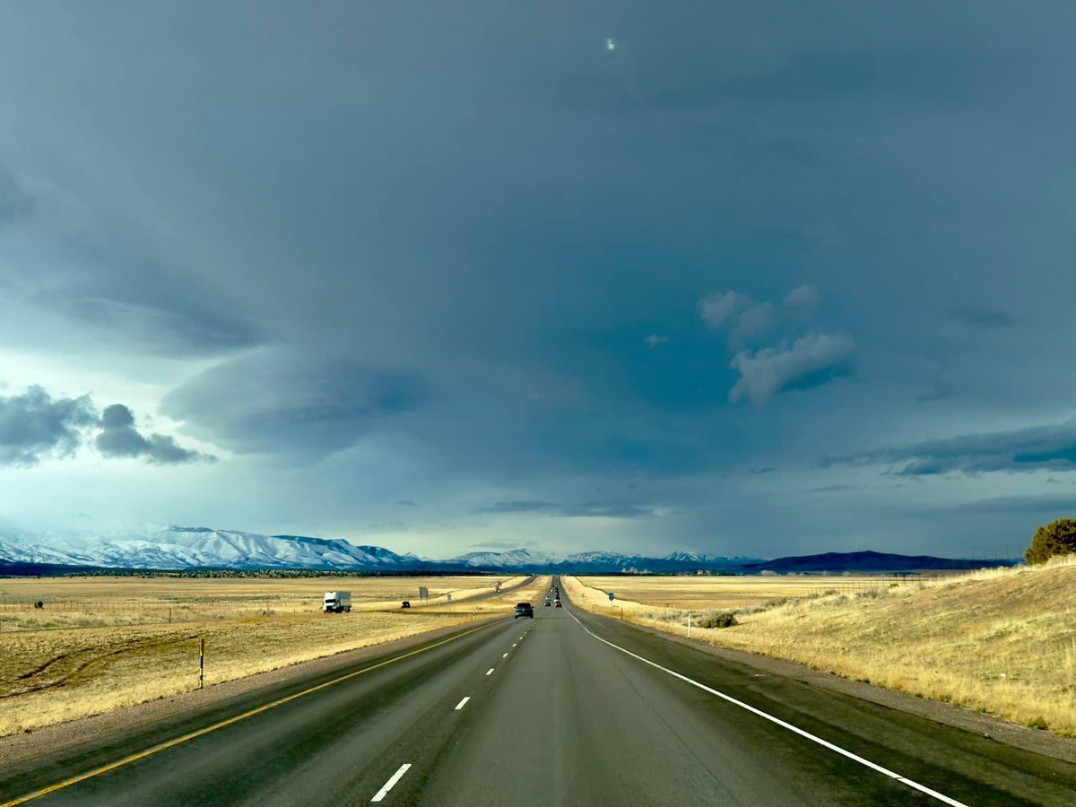 Rut ro! 😎 Leaving #Provo #Utah with #storms inbound. 🌧️🏔️ #mountains #iphone #exploretheusa @explore_utah #naturephotography #natgeophotos #natgeowild #natgeoyourshot #hey_ihadtosnapthat_ @riyets @Discovery