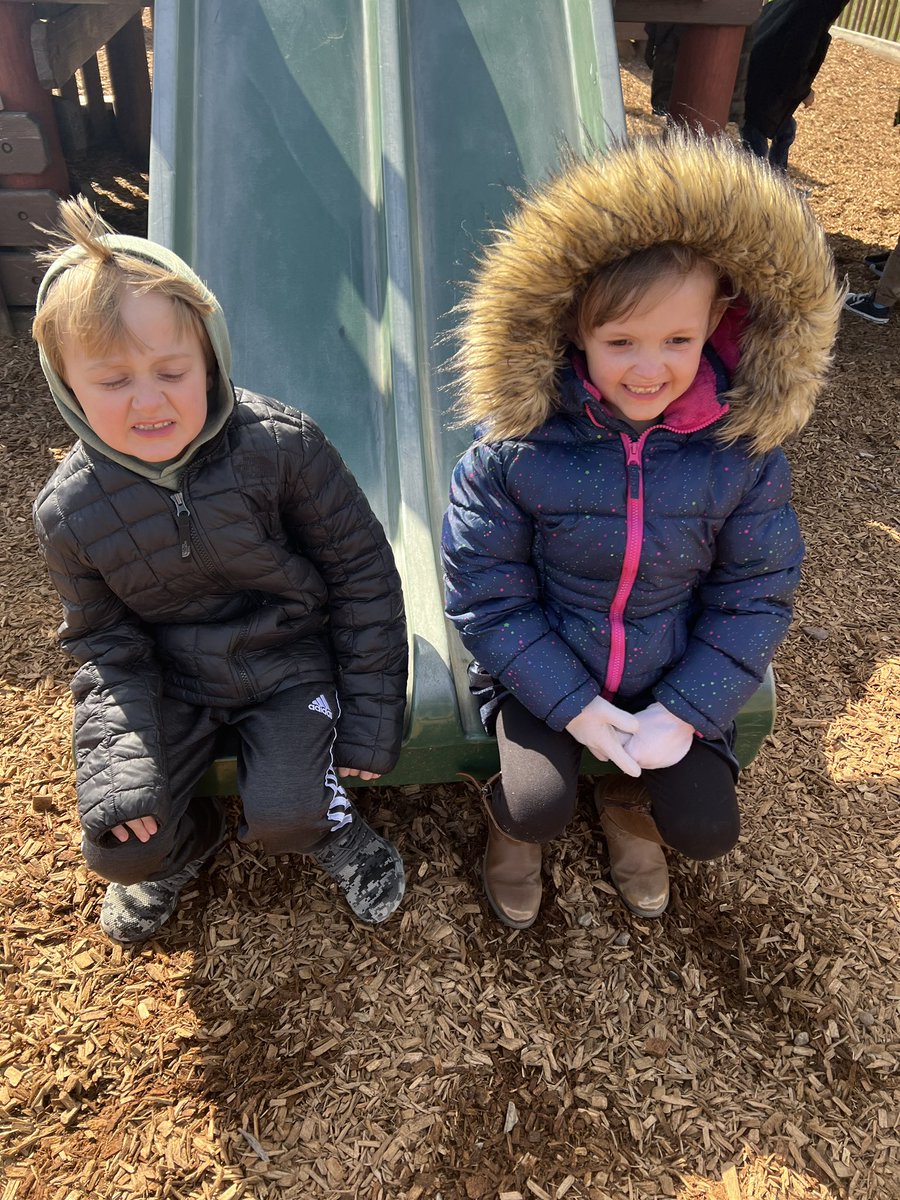 GlenfordElem's tweet photo. Our Kindergarten students are really enjoying the new mulch for our playground!😊 https://t.co/Lx1QrV9ZU8