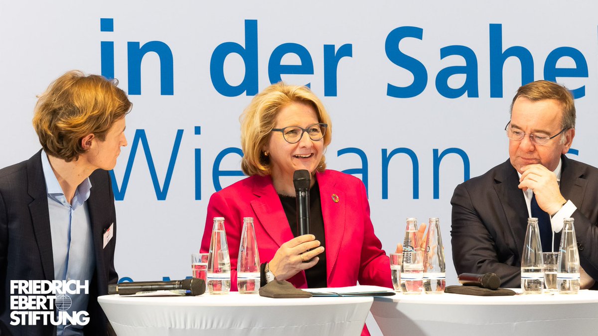 FESonline's tweet photo. Wie geht es weiter in der #Sahel-Region? Bundesministerin @SvenjaSchulze68 und Bundesminister Boris Pistorius sprachen sich bei uns in der FES für eine Fortsetzung des Engagements aus. 1/5
Foto: bundesfoto/Uwe Völkner https://t.co/J5Ut7Rd73h