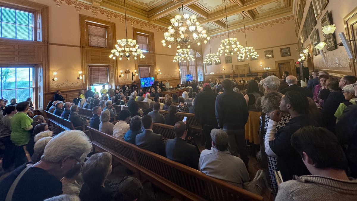 kssenatedems's tweet photo. Absolutely packed room for the first Kansas Senate hearing on Medicaid expansion in 4 years.

Their message is clear: a majority of Kansans support Medicaid expansion. #ksleg https://t.co/vLBh5Bsdqv