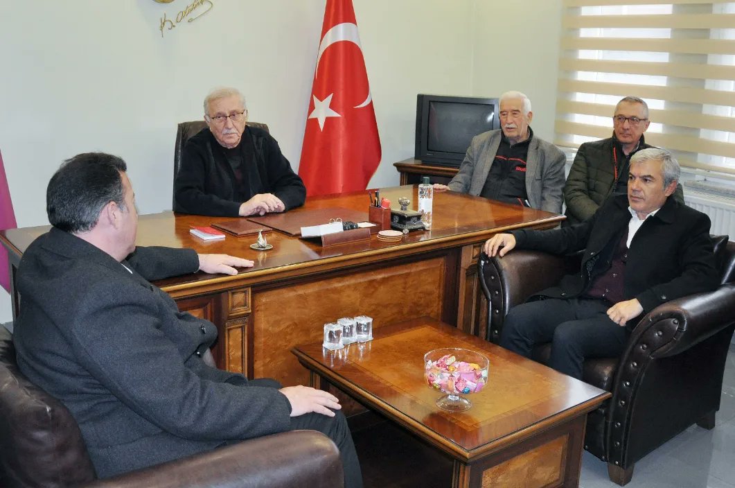 Devrek Esnaf ve Sanatkarlar  Odası Başkanımız ve Yönetimini ziyaret ederek, esnaflarımız ile alakalı sohbet ettik. Oda Başkanımız ve Yönetimine çalışmalarında başarılar diliyor, bizleri en güzel şekilde ağırladıkları için teşekkür ediyorum.

#GerçekBelediyecilik