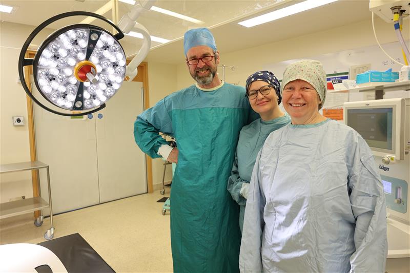 Theatre staff at Ysbyty Gwynedd have been taking part in a trial to test the safety and effectiveness of reusable gowns. 🔗bcuhb.nhs.wales/news/health-bo…