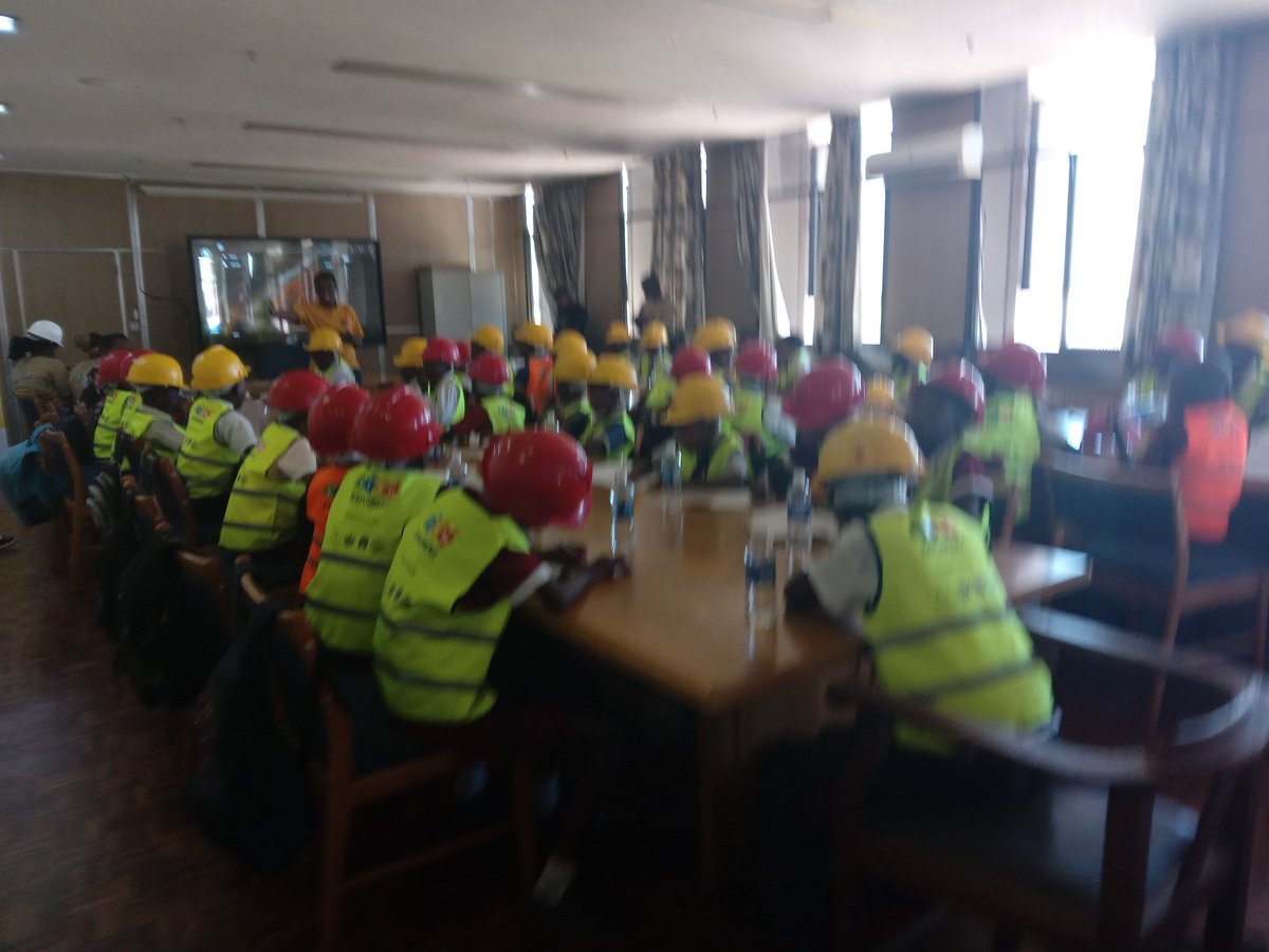 And it's a wrap💃🤗. Day one of SiboThe Engineer tour was a success and it was truly and epic adventure. Join us tomorrow as we continue the exciting engineering journey with Sibo😃.

#AlumniTIES
#catchingthemyoung 
#STEMEXPLORERZ 
#SiboTheEngineer 
#day1
#learning