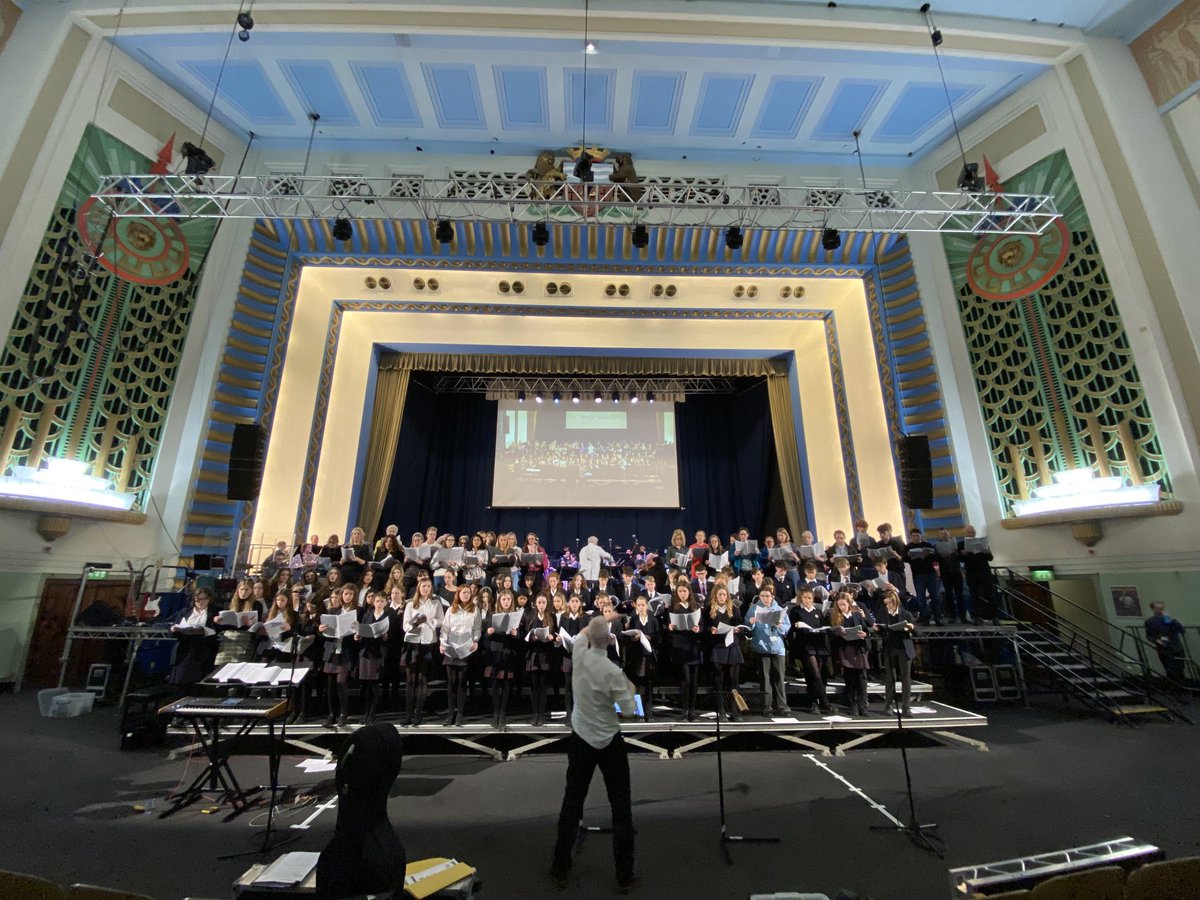 We’re ready!!! See you ⁦@TheForumBath⁩ TONIGHT! - Doors open at 6:30pm!!! 🎶🎶🎶 Final tickets available: bathboxoffice.org.uk/whats-on/kes-b… #KESBathPerform