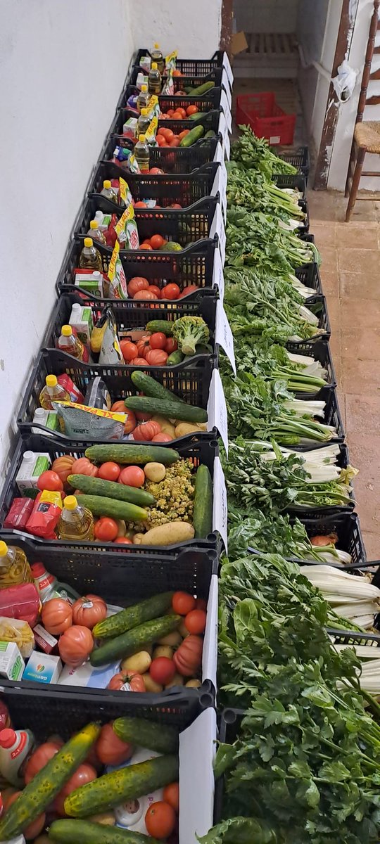 alimentsmaresme's tweet image. La nostra xaxa de col·laboradores és imprescindible per repartir cada setmana  el cabàs de #CalComú de #Cabrils
Gràcies al banc d'aliments de @Mercabarna_mb, @lanau_org,  @espigoladors, @irtacat i #federacioSelmar
@cpatzari @tweetplanetario @ajcabrils
