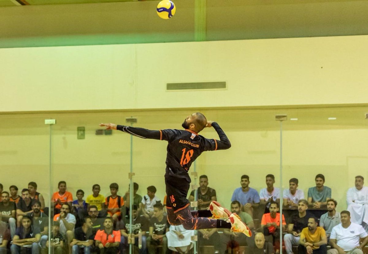 AhmedAlsadiq15's tweet photo. شيل وودي كلام للعقلاء 📝
امثل هذا يترك حبيس الدكه او بـ الأصح يهمش ف الفريق 🧡🖤
حسين فوزي من لم يتغنى فيه بإبداعاته وقوته ان كنتم ناسين اسألو جمهور اللعبه اسألو من كان معه ف الملعب 👌🏽
هل تهميشه ف الدكه او بالأصح لمن يقع الفاس بالراس تستعين فيه هل هذا هو الفكر !!
اقنعوني بأن مستواه سيء ، اقنعوني بأنه لم يعد كما كان ، اقنعوني بعكس كلامي  🙄
اثبتو لي بأن المدرب وفكره هو الصح ..

نصيحه تداركو الوضع لان الوفاء لا يشترى بالمال ✋🏽