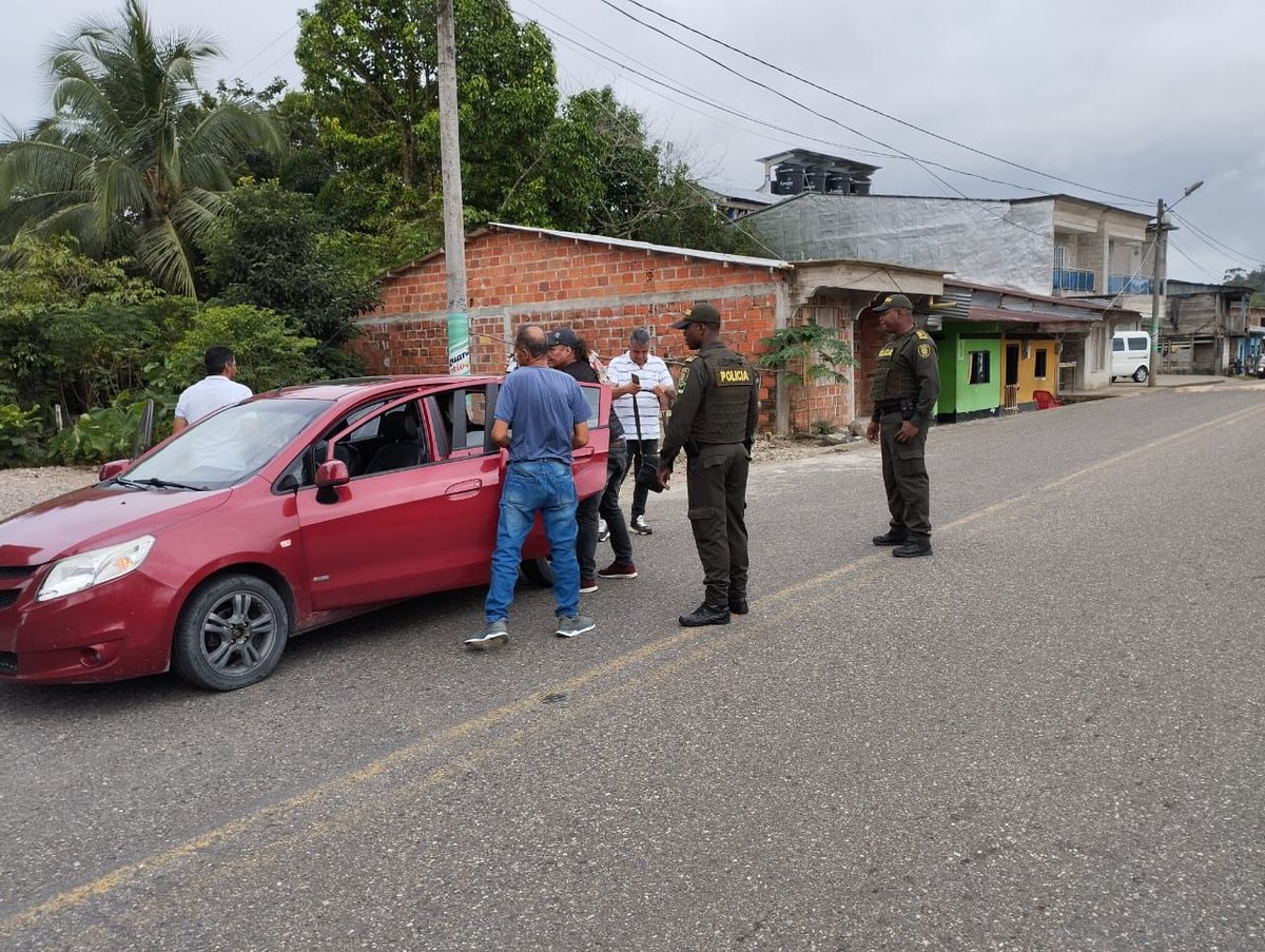 PoliciaChoco's tweet photo. #Certegui | trabajamos arduamente para garantizar la seguridad de todos. Nuestras patrullas no descansan, realizando actividades preventivas y disuasivas en todo momento. ¡Juntos, construimos un territorio más seguro! #ActuandoPorChocó #SeguridadEnElTerritorio" https://t.co/EY5zTzsmx1
