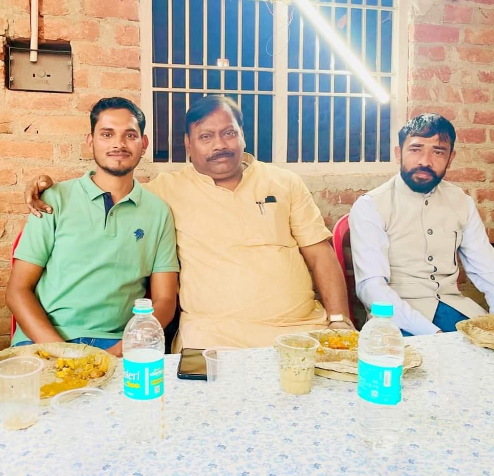 LODHI VIPIN RAJPUT (@vipinkumar888) on Twitter photo मेरे घर पर मा. <a href="/vipinkumardavid/">Vipin Kumar David MLA</a> जी विधायक़ सदर एटा से मेरे कार्यक्रम में उपस्थित हुए बहुत-बहुत हृदय से आभार एवं धन्यवाद 🙏
<a href="/PrashantMPI/">प्रशान्त वर्मा</a> <a href="/AnuRajputLodhi9/">Anu Rajput Lodhi</a>
@Dhirend26050916 मेरे घर पर मा. <a href="/vipinkumardavid/">Vipin Kumar David MLA</a> जी विधायक़ सदर एटा से मेरे कार्यक्रम में उपस्थित हुए बहुत-बहुत हृदय से आभार एवं धन्यवाद 🙏
<a href="/PrashantMPI/">प्रशान्त वर्मा</a> <a href="/AnuRajputLodhi9/">Anu Rajput Lodhi</a>
@Dhirend26050916