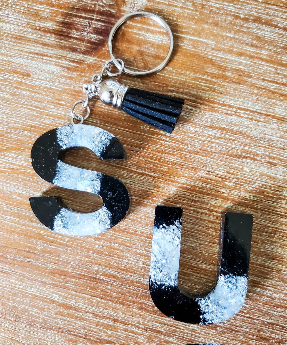 Geode Fault Line Resin Letter Keychains ✨️💎
etsy.com/listing/166742…
#EtsySeller #HandmadeHour #giftideas #giftsformom #mothersdaygifts #womaninbizhour #SpringEquinox #Spring #resin #geode #keychain #PersonalizedProducts #uniquegifts #wednesdaythought #HumpDay