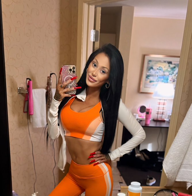 Good morning 🧡 https://t.co/jWdy8ct3Om<a href="/tag/stockings"class="tags"><span>#stockings</span></a><a href="/tag/thighhigh"class="tags"><span>#thighhigh</span></a><a href="/tag/nylon"class="tags"><span>#nylon</span></a>