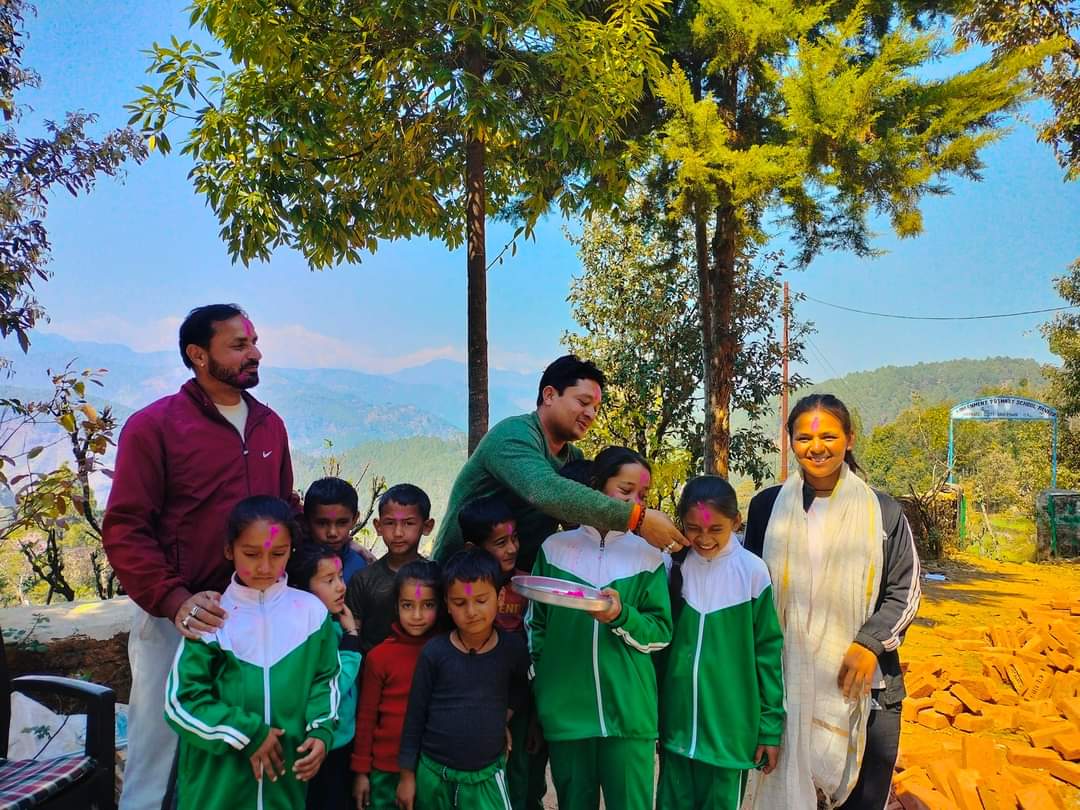 आज राजकीय प्राथमिक विद्यालय पाकड़ में बच्चों के साथ होली मिलन कार्यक्रम सभी मित्रों को रंगों के उत्सव होली की हार्दिक शुभकामनाएं......!!
<a href="/pushkardhami/">Pushkar Singh Dhami</a> <a href="/Shashankrawat29/">Shashank Rawat</a> <a href="/narendramodi/">Narendra Modi</a>