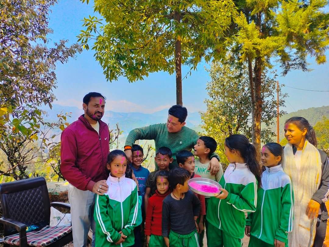 Harishmehra__'s tweet photo. आज राजकीय प्राथमिक विद्यालय पाकड़ में बच्चों के साथ होली मिलन कार्यक्रम सभी मित्रों को रंगों के उत्सव होली की हार्दिक शुभकामनाएं......!!
@pushkardhami @Shashankrawat29 @narendramodi https://t.co/2uv8CQY9cO