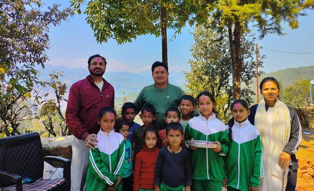 Harishmehra__'s tweet photo. आज राजकीय प्राथमिक विद्यालय पाकड़ में बच्चों के साथ होली मिलन कार्यक्रम सभी मित्रों को रंगों के उत्सव होली की हार्दिक शुभकामनाएं......!!
@pushkardhami @Shashankrawat29 @narendramodi https://t.co/2uv8CQY9cO