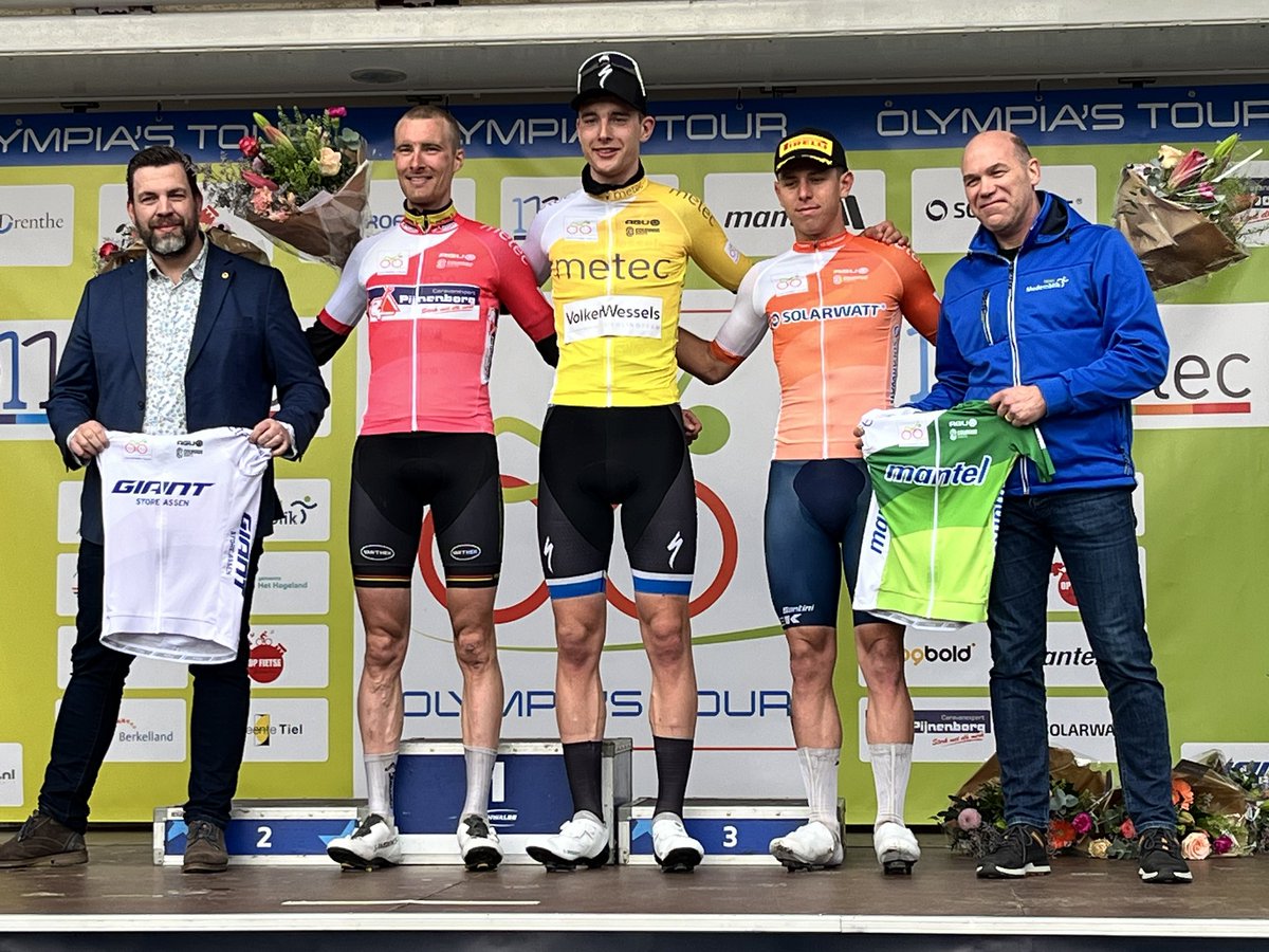 🚴‍♂️Alle truidragers na rit 1 📍Medemblik-Medemblik op het podium:
🟡 #Metec 🟢 <a href="/MantelCom/">Mantel.com</a> ⚪️ <a href="/GiantStoreAssen/">Giant Store Assen</a> Elmar Abma🇳🇱 <a href="/ctvolkerwessels/">VolkerWessels Cycling Team</a> 
🟠 <a href="/solarwattnl/">SOLARWATT Benelux</a> Tim Torn Teutenberg🇩🇪 <a href="/LidlTrek/">Lidl-Trek</a> 
🔴 #CaravanExpertPijnenborg Tijs Dekker🇳🇱 <a href="/wvWestFrisia/">WV West-Frisia</a>

#OT2024