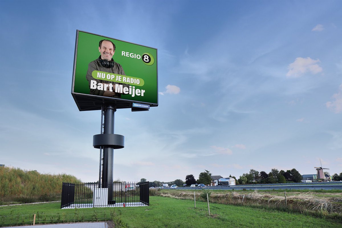 Vanaf 4 april zijn we zichtbaar (Onscreen) langs de A18 bij Doetinchem, dankzij MDH Uitgeverij. 🚗 Voorbijgangers worden in 2024 op de hoogte gebracht van de programmamakers die op dat moment live is op de radio van REGIO8 .🎙️
#Regio8 #LiveUitzending #MDHOnscreen #A18