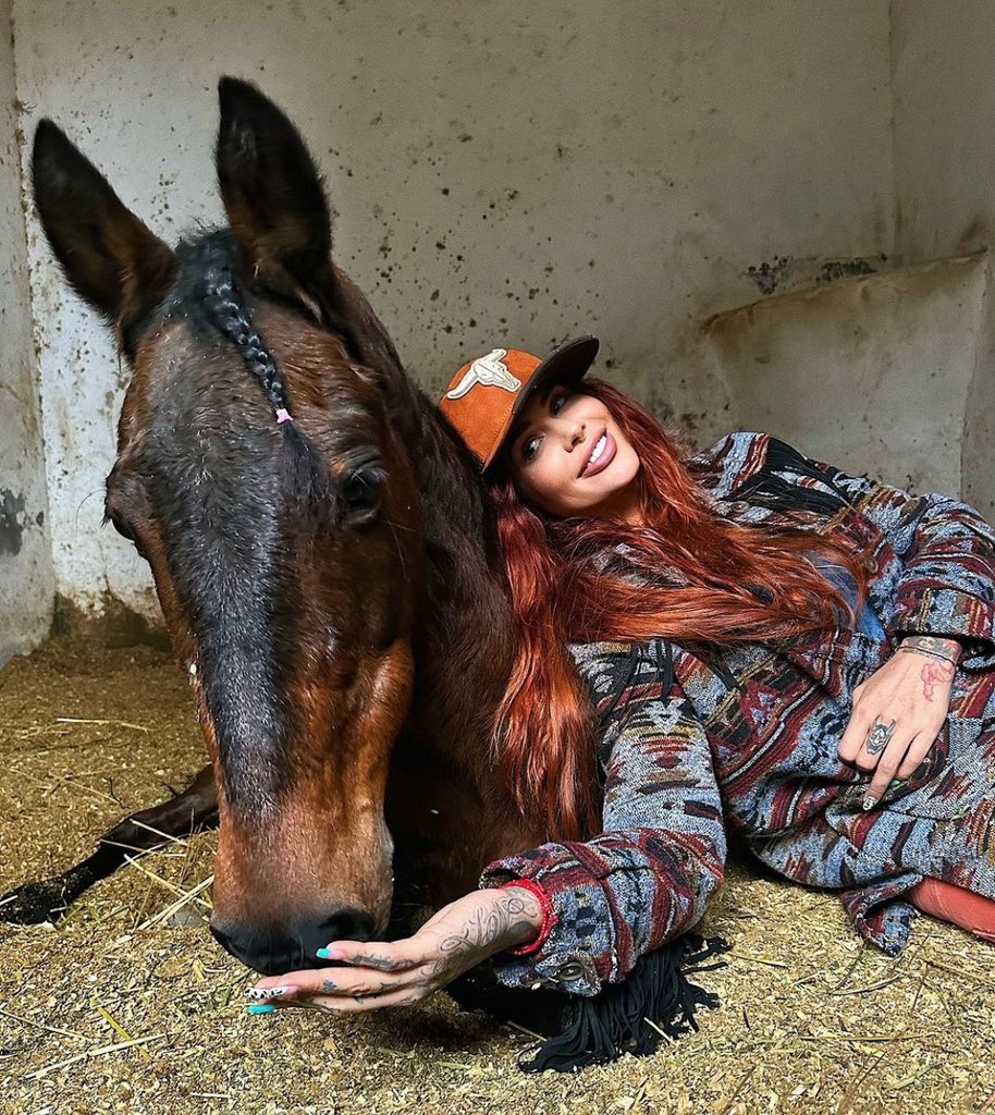 AlainSinuhe_'s tweet photo. Me siento muy triste por la muerte de Elena Larrea, gran pérdida para el mundo de los rescatistas. Gracias por salvar a tantos caballos, vuela alto Elena. Eres un gran ejemplo de persona 💙 https://t.co/jEVT2ugYY7