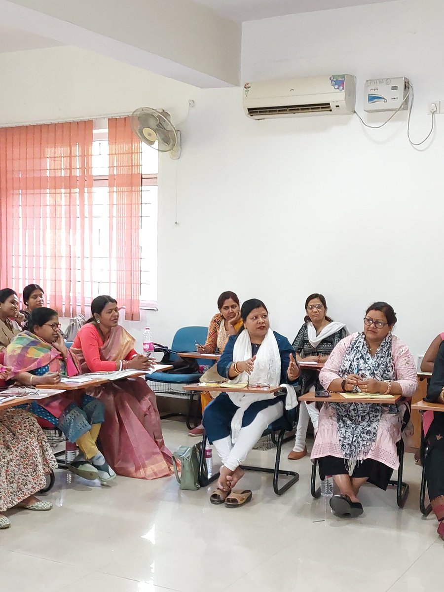 JharkhandAids's tweet photo. Discussion on Basic Counselling Skills in today's session of NACP Counsellors Training.
#HealthyLiving #HIV #AIDS #hivawareness #hivprevention #aidslifecycle #nacoindia #jsacs #jharkhand #indiafightshivandsti https://t.co/0tgJwaTOXN