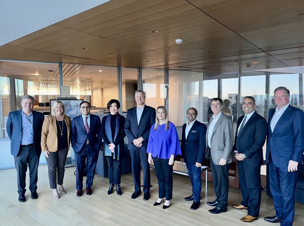 slontoh's tweet image. Thank you to @KelloggSchool for inviting us to speak at the #CEO #Roundtables on the intersection of #technology, #manufacturing and #sustainability. It’s important for students today to continue to be #agile, embracing a #growth mindset and aspire to be #impactful #leaders.