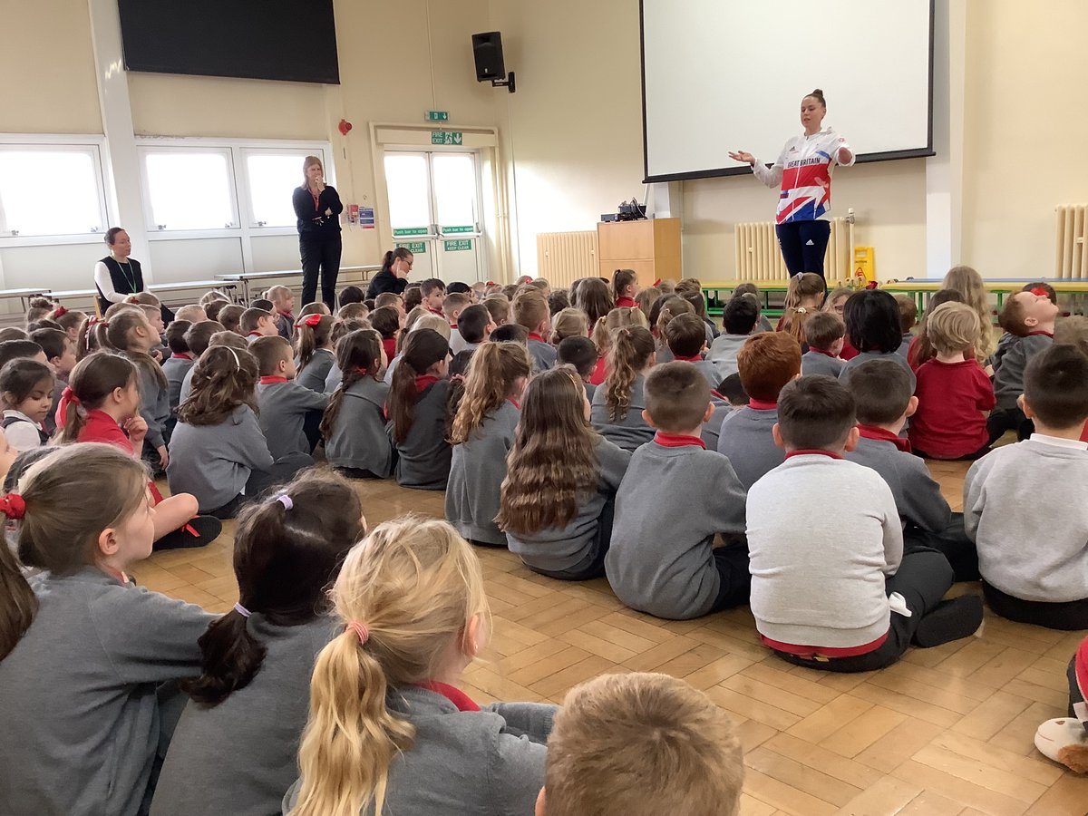 Wow, what an inspirational assembly this afternoon with GB Paralympian @BethMunro19! Thank you for sharing your fantastic ethos with the children. We were talking about 'thinking outside the box' all afternoon! 🎖️