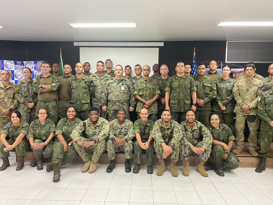 NAVSOUS4THFLT's tweet photo. Strengthen Partnerships! @NavyMedicine and @marmilbr Sailors take part in a Tactical Combat Casualty Care (TCCC) expert exchange in Brazil. TCCC is pre-hospital care tailored to the combat environment. #juntosporumfuturobrilhante #togetherforabrightfuture #consuladoeua.rio https://t.co/fjuIwlNubf