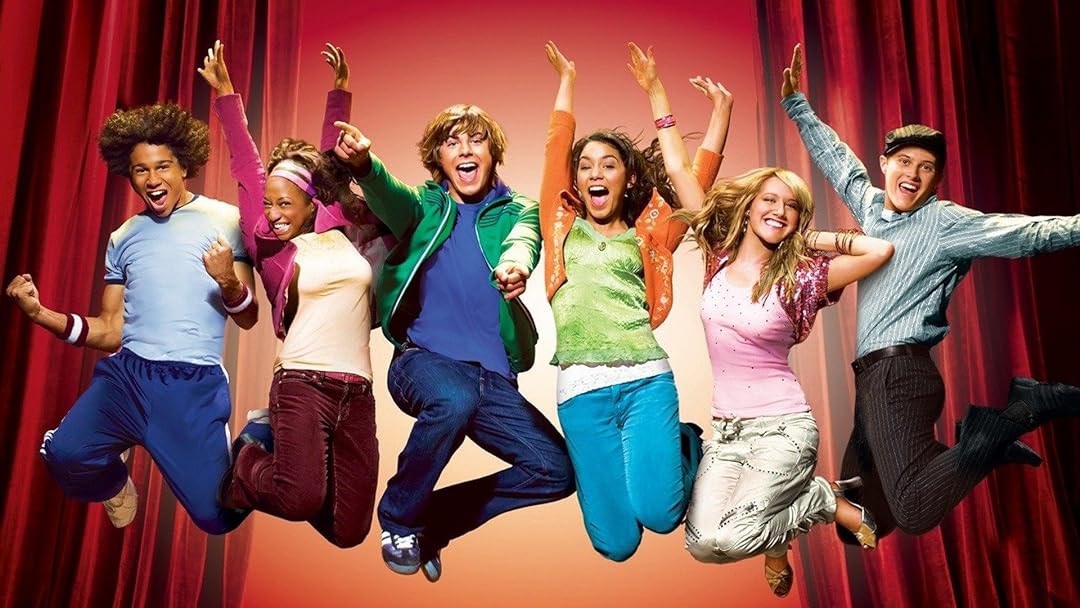 cinebreakfr's tweet photo. HIGH SCHOOL MUSICAL: la trilogie qui a rapporté des millards à Disney

entre polémiques et anecdotes spéciales.

Découvrez tout ça dans ce THREAD 🧶 https://t.co/jbp7jxF36i