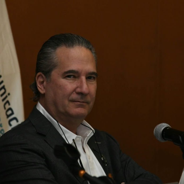 Con el movimiento <a href="/VozDLasEmpresas/">Voz de las Empresas</a> , empresarios y colaboradores continuaremos trabajando para impulsar el desarrollo económico y social del país. #EmpresasTrabajandoXTi.  Ing. José Carlos Azcárraga Pdte. del Consejo de la Comunicación.