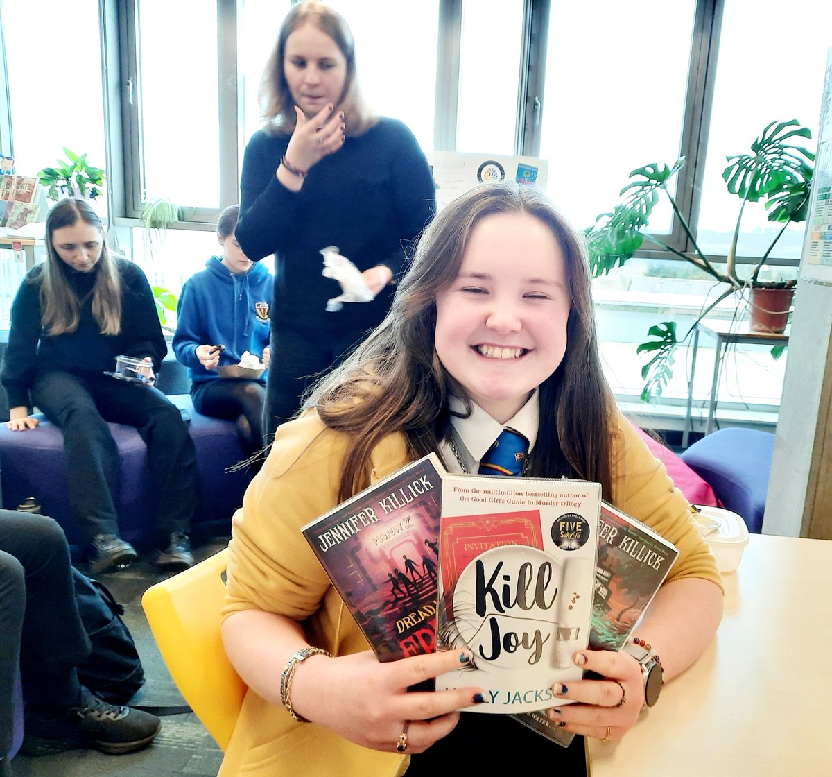 BrechinHighLib's tweet image. Epic unboxing of some of our #ReadingSchoolsFund-ed book order this lunchtime, with much excited arm waving by the Reading Ambassadors! I really missed a chance by not filming it. 🤦🏼♀️
#Squeeeee #ReadingSchools #ProudToBeBrechin @scottishbktrust