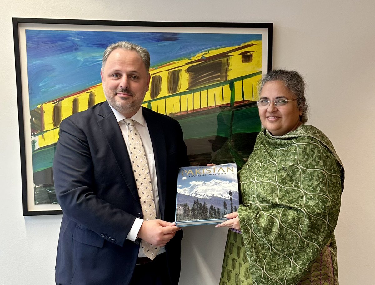 Honored to host #Pakistan’s Ambassador Saqlain Syedah for her inaugural visit and to discuss our close cooperation. FES has been working in Pakistan since 1984 and officially opened its office in 1990. 🇩🇪🇵🇰@PakinGermany_ @FES_PAK @FESinAsia @FESonline