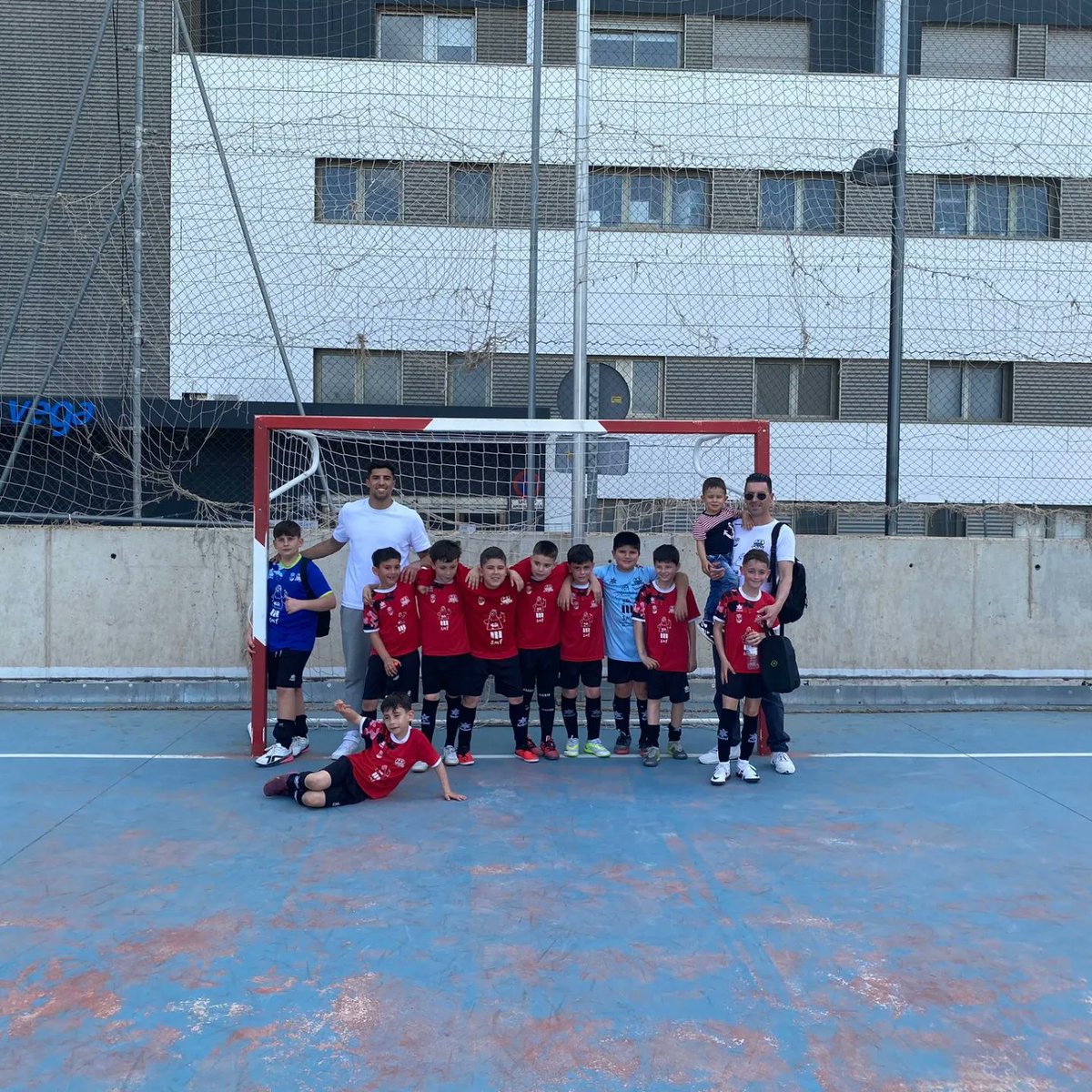 Fotos de nuestros equipos del pasado fin de semana en la cual conseguimos la victoria en los partidos del Tercera división, Primera autonómica y Segunda Benjamín.

Seguimos nuestro camino CAMPEROS ⚽️⚽️💪💪