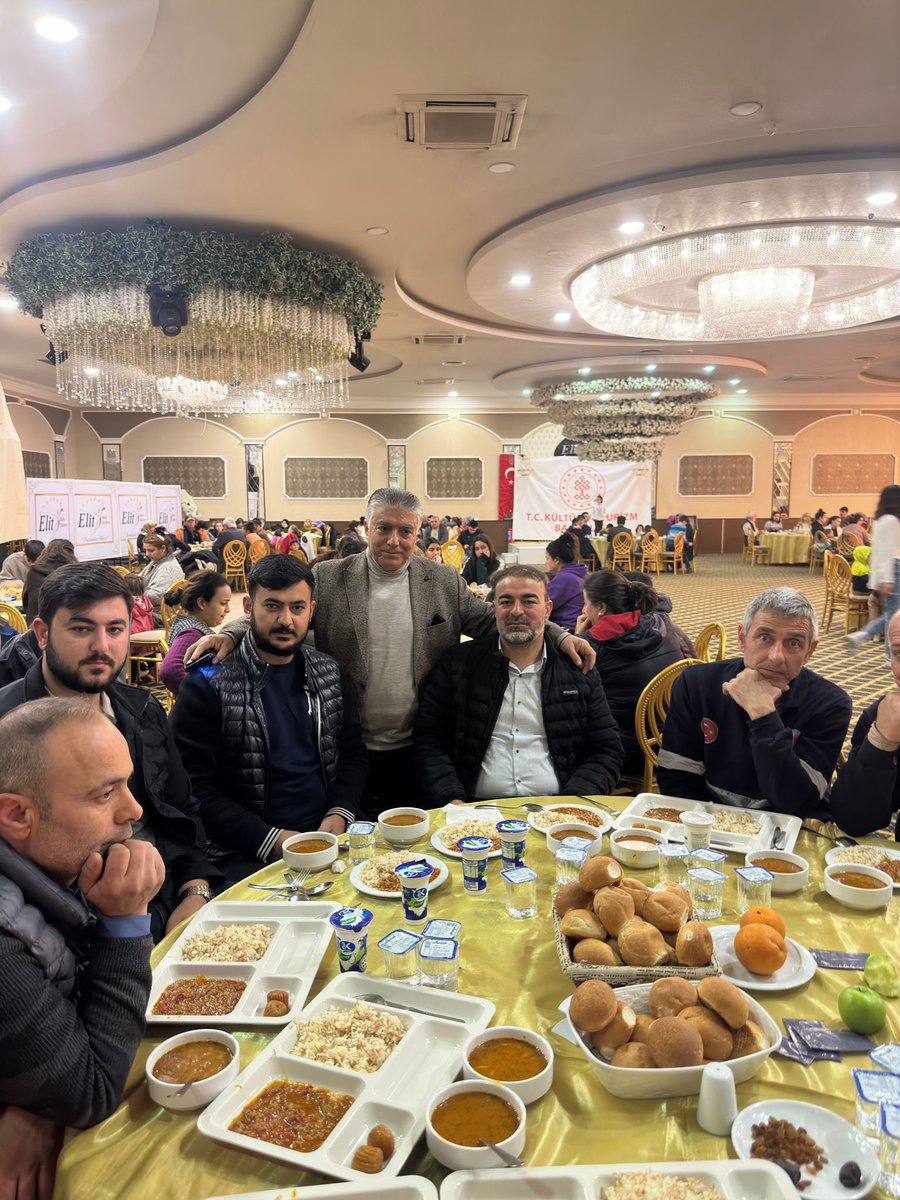 Viranşehir hemşehrimiz Mehmet Kapan’ın Adanadaki işletmesinde iftar programına katıldık. 

Rabbim tüm müslümanların orucunu kabul etsin.