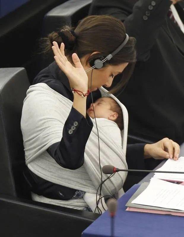 ulanburki's tweet photo. “Kadın erkek eşit değildir. Kadın şahane bir şeydir." https://t.co/uCbTM90aPS