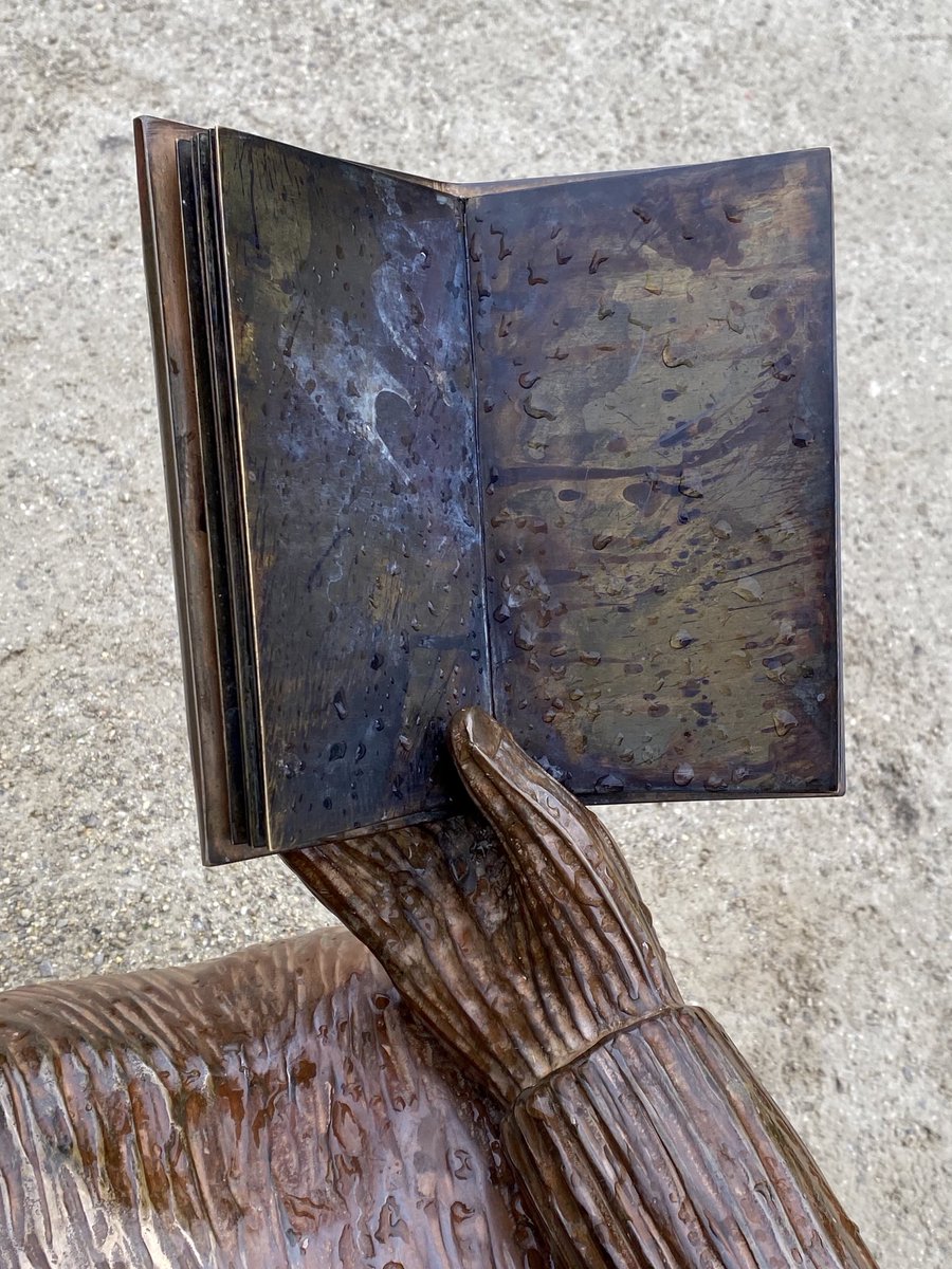 BFleurot's tweet photo. Des sculptures de l’artiste Jean- michel Folon s’invitent dans le square du Petit Sablon à Bruxelles 😍🎨😍📖. B.Fleurot 📸🌿🌼 https://t.co/5Phe4tOHxh