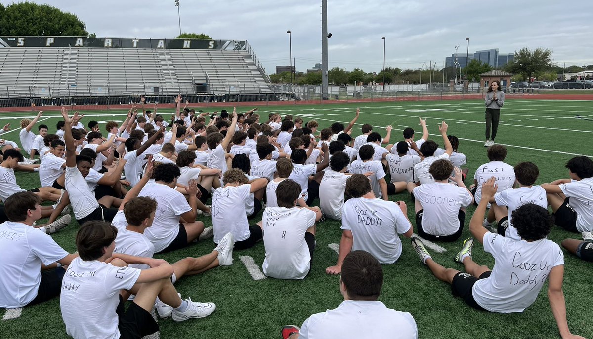 Thanks to <a href="/FuelingSpartans/">Stratford Sports Nutrition</a> for giving the guys some nutrition tips today during our Turf Talks! Simple things like having a good breakfast can keep us going during Boot Camp! <a href="/StratfordFB1/">Stratford Spartan Football</a> #ETRTW #SpartanPride