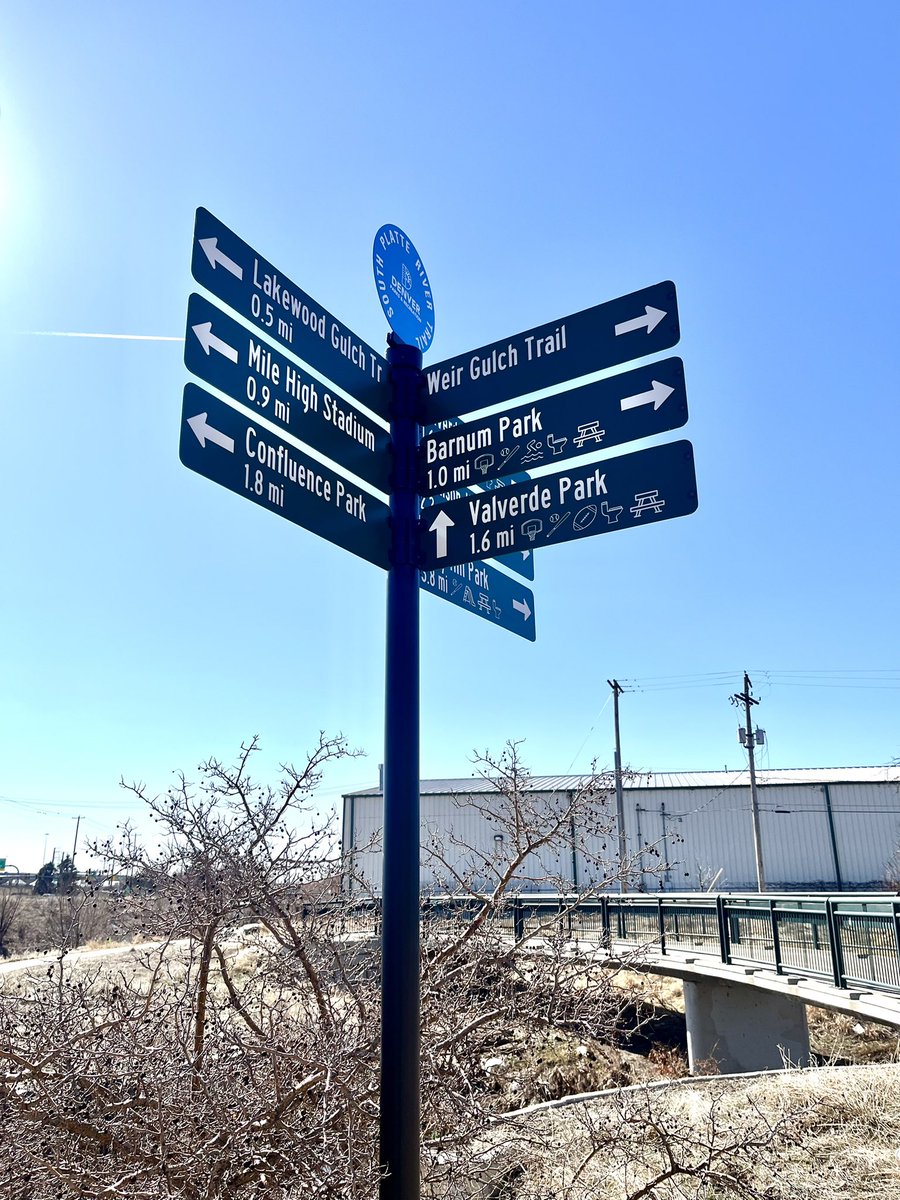New S. Platte River Trail signs going in today! Looking fresh and clean. @DenBicycleLobby @BikeWalkBus @BicycleColo #bikeden #Trails #denver