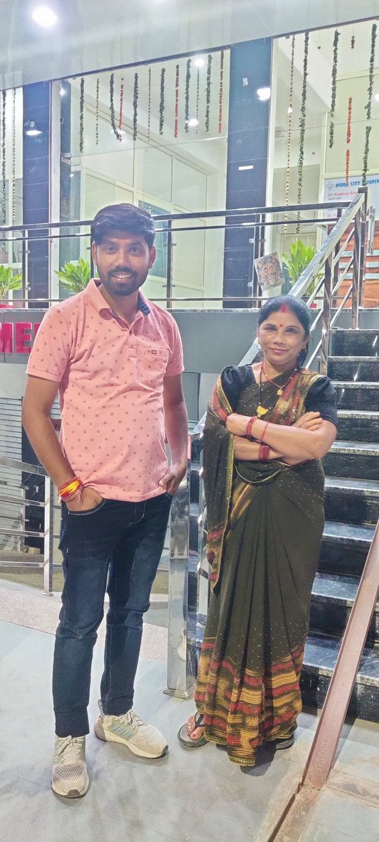 Upadeshchauhan3's tweet photo. मुस्कान उस यज्ञ की तरह है जिसकी हर आहुति के बाद, ऊर्जा,आत्मविश्वास और सकारात्मकता मिलती है। 
#मां 
#युवा_ए_उत्तर_प्रदेश 
#upadeshbhaiya #trending #agra #allsolution #help #EtmadpurVidhansabha2027 #mla #Politics #bjp #etmadpur #Yuva #Netaji #Teamupadesh #agracityhospital 
🙏🙏 https://t.co/KnJP8k2CnE