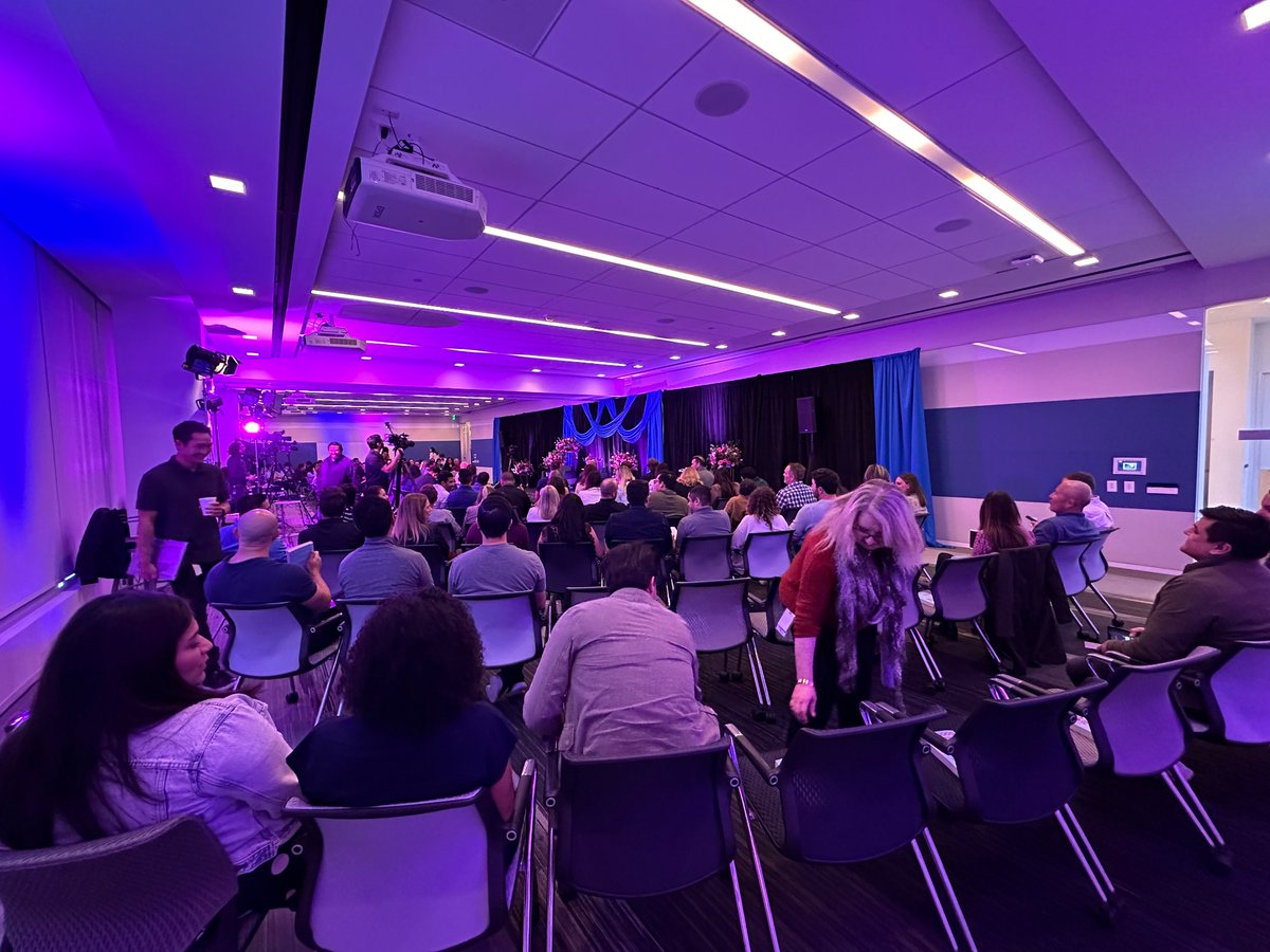WomenofATTSoCal's tweet photo. Thank you all for attending the Fireside Chat yesterday with our very own President of AT&amp;T Consumer Jennifer Robertson and CNBC's Senior Media &amp; Tech Correspondent Julia Boorstin!  #whenwomenlead #Womenofattsocal #womenofatt #leadership #leadingwithempathy #purpose https://t.co/gjPlZuEU46
