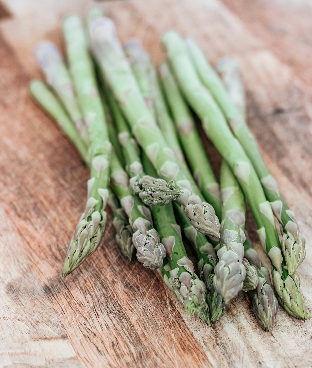T_Divinae's tweet photo. 📢Asparagi Pugliesi in arrivo! Stay tuned!

🥬Un inno alla primavera: ricchi di proprietà benefiche, saporiti e dal caratteristico colore verde brillante.
#cibo #puglia #territorio #cucina #foodlove #madeinitaly #mangiaresanoebene #enogastronomia

🔗https://t.co/l8i6LyIrXz https://t.co/b9pKMIr5ap