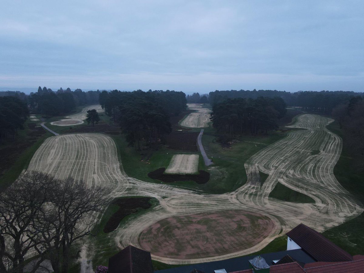 AndyEwence's tweet photo. Great work @turftonics and the greenkeeping team @WokingGolf for some long days getting all our maintenance done. 600 tons of sand out on all surfaces ready for the golf season ahead 👌 https://t.co/jFNFJUqfvh