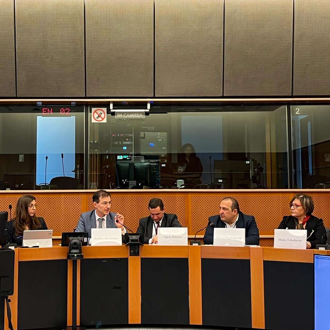 In-depth discussion with civil society and interested parties on the issue of Armenian Prisoners of War in Azerbaijan. @Europarl_EN calls for the immediate and unconditional release of all hostages. Constructive dialogue and diplomatic efforts are needed from both sides.