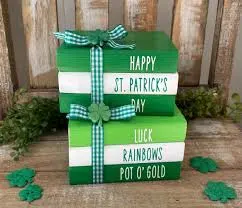 MixedUpFiles's tweet photo. Grab your four-leaf clovers, friends! A special St. Patrick's Day week treat: A "Lucky" booklist, curated by @FaranFagen, including many of your MG favorites! #kidlit #StPatricksDay2024 #edutwitter #teachers #librarians https://t.co/Yp5amt4oaF https://t.co/4jde3IF1zQ