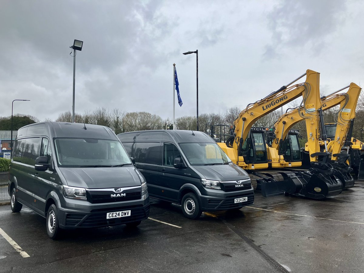 ANRICHARDSLTD's tweet photo. Handover Wednesday with another two fantastic spec MAN TGE’s joining the ever growing fleet at LiuGong Machinery Uk Ltd . Once again thank you very much for your business 👍 Diolch yn fawr iawn 👍#familybusiness #newvanday @mantruckbusuk @ANRICHARDSLTD https://t.co/rTlYcWmhS5
