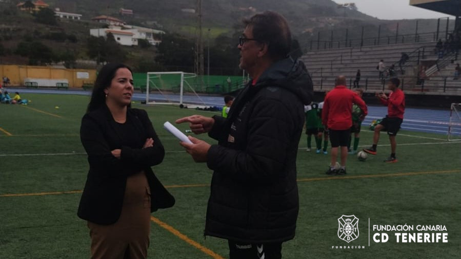 Nueva sesión del programa '+ Base' con el #CDAFBTegueste 🙌.

250 futbolistas en edades Prebenjamín y Cadete pudieron disfrutar de una sesión supervisada por cuerpos técnicos de la #FundaciónCDT.

En el acto estuvo presente la concejala de Deportes del municipio, Elena Perdomo.