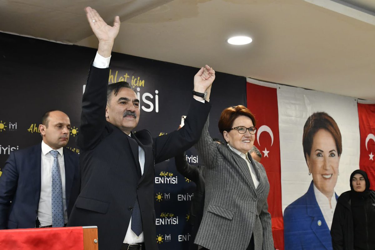 İyi Parti Genel Başkanımız Sayın Meral Akşener Hanımefendi Ahlat'a gelerek hemşehrilerimiz ile buluştu. Bu samimi buluşmada değerli hitabı ve önemli dip notlarıyla Ahlat için vermiş olduğumuz mücadelenin önemi ve doğruluğuyla yanımızda olarak büyük bir destek verdi. 'Biz İyi…