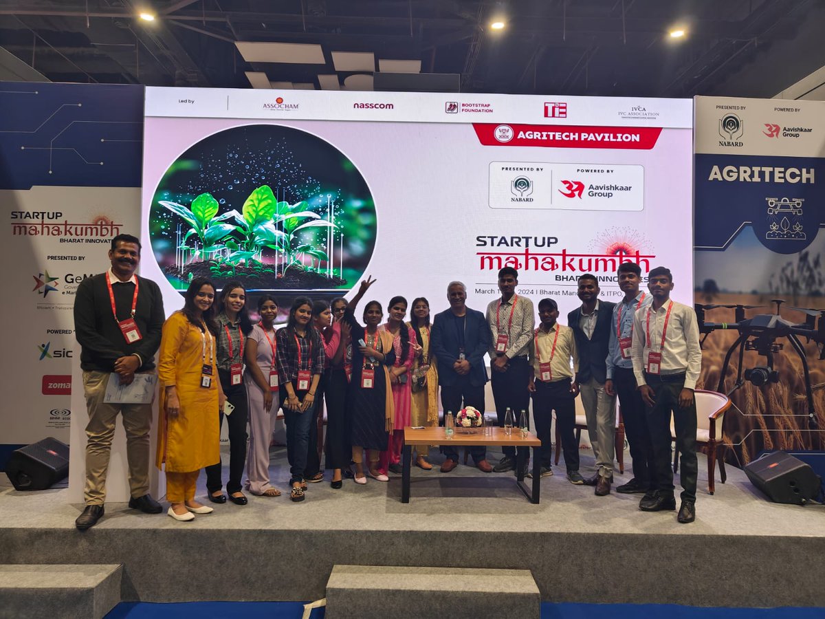 @Raivineet Founder @AavishkaarGrp and Agritech Pavilion Lead and @SowmyaSuryan Director, Aavishkaar Capital on the Agritech Pavilion Main Stage with attending students supported by the Aavishkaar Foundation #BharatInnovates #StartupMahakumbh2024