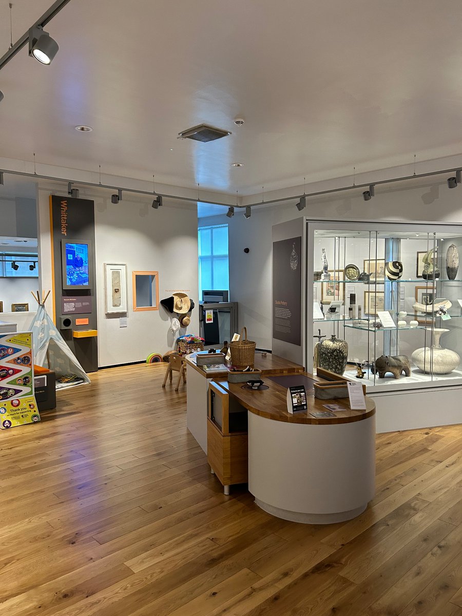 MusDevYorks's tweet image. Thank you to @CooperBarnsley for having us today for the South Yorkshire Museums Forum! We had a lovely tour of the gallery at lunch 🖼️🎨🖌️

#MDYforum24